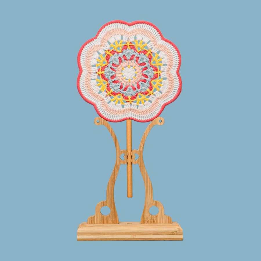 Pink Totem Fan Crochet Kit - Image 3